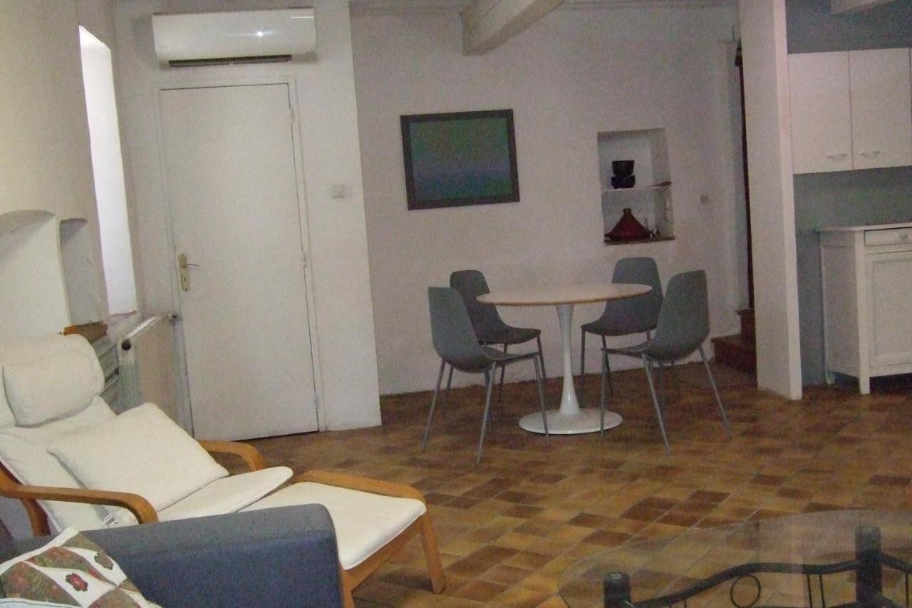 Une Maison Dans Le Village Ribiers Exterior foto